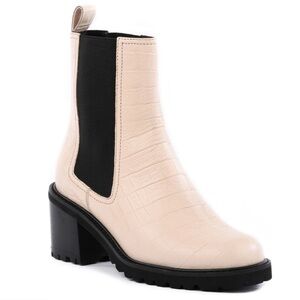 New Seychelles FarFetched Leather Chelsea Lug Boots in Cream